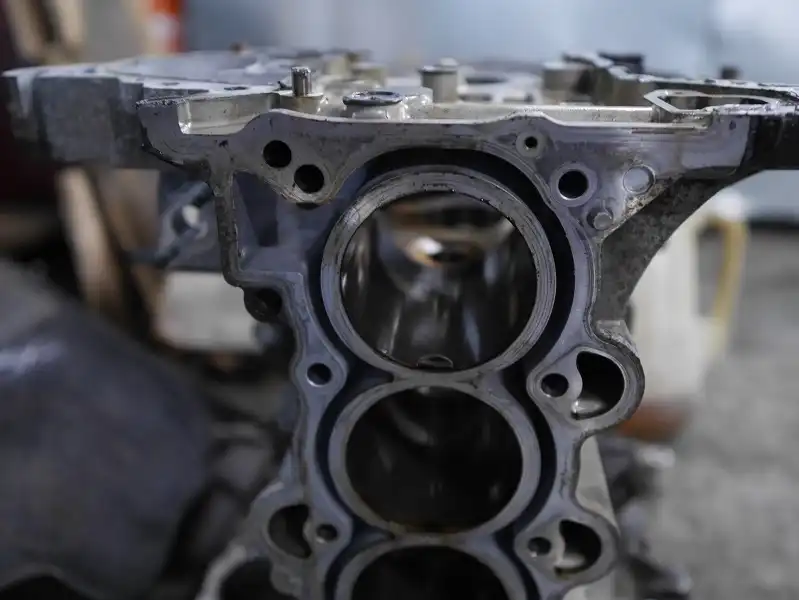 CNC machined engine cylinder block casting, precision mechanical auto parts CNC machined engine cylinder block casting, precision mechanical auto parts