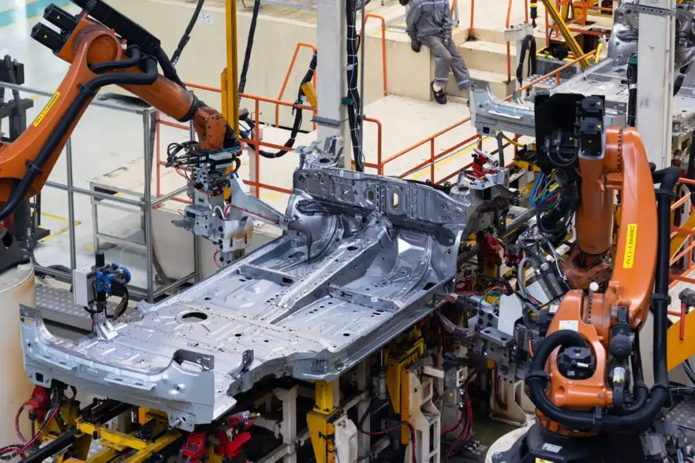 Industrial robotic arm for metal component manufacturing and low volume production