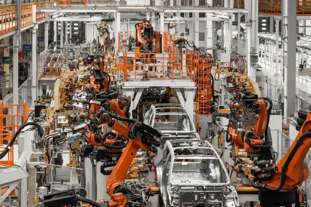 Smart automated factory workshop for prototype to low-volume production transition Smart automated factory workshop for prototype to low-volume production transition