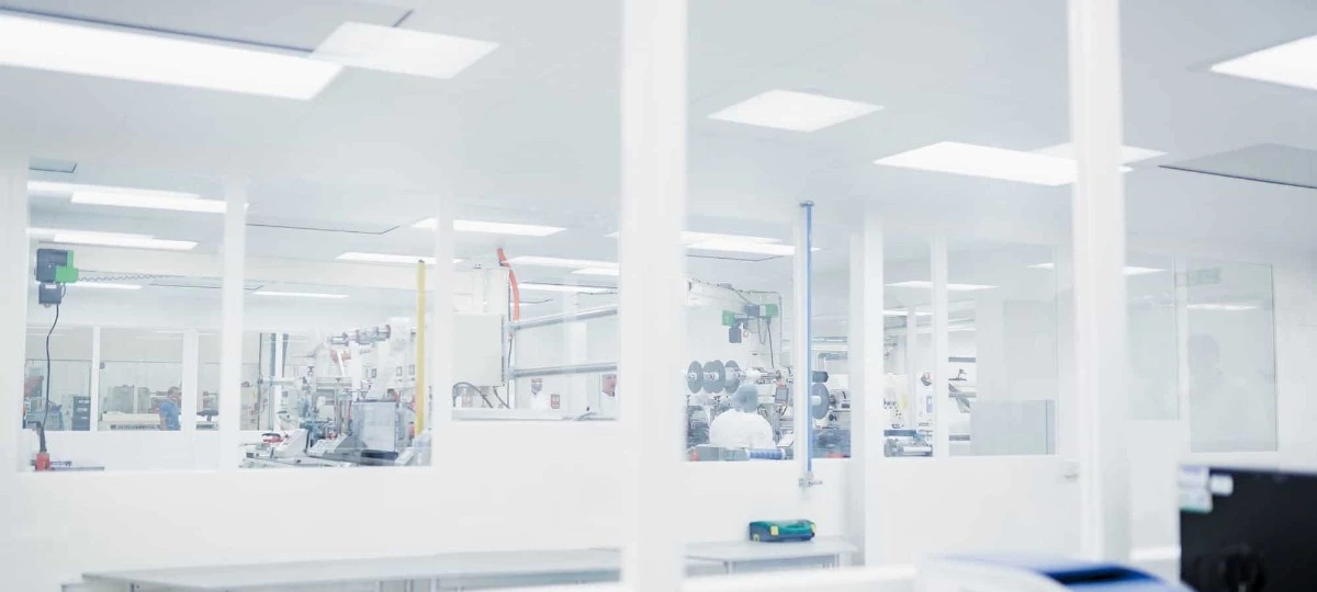 Cleanroom workshop for precision stainless steel parts manufacturing, quality controlled production environment Cleanroom workshop for precision stainless steel parts manufacturing, quality controlled production environment